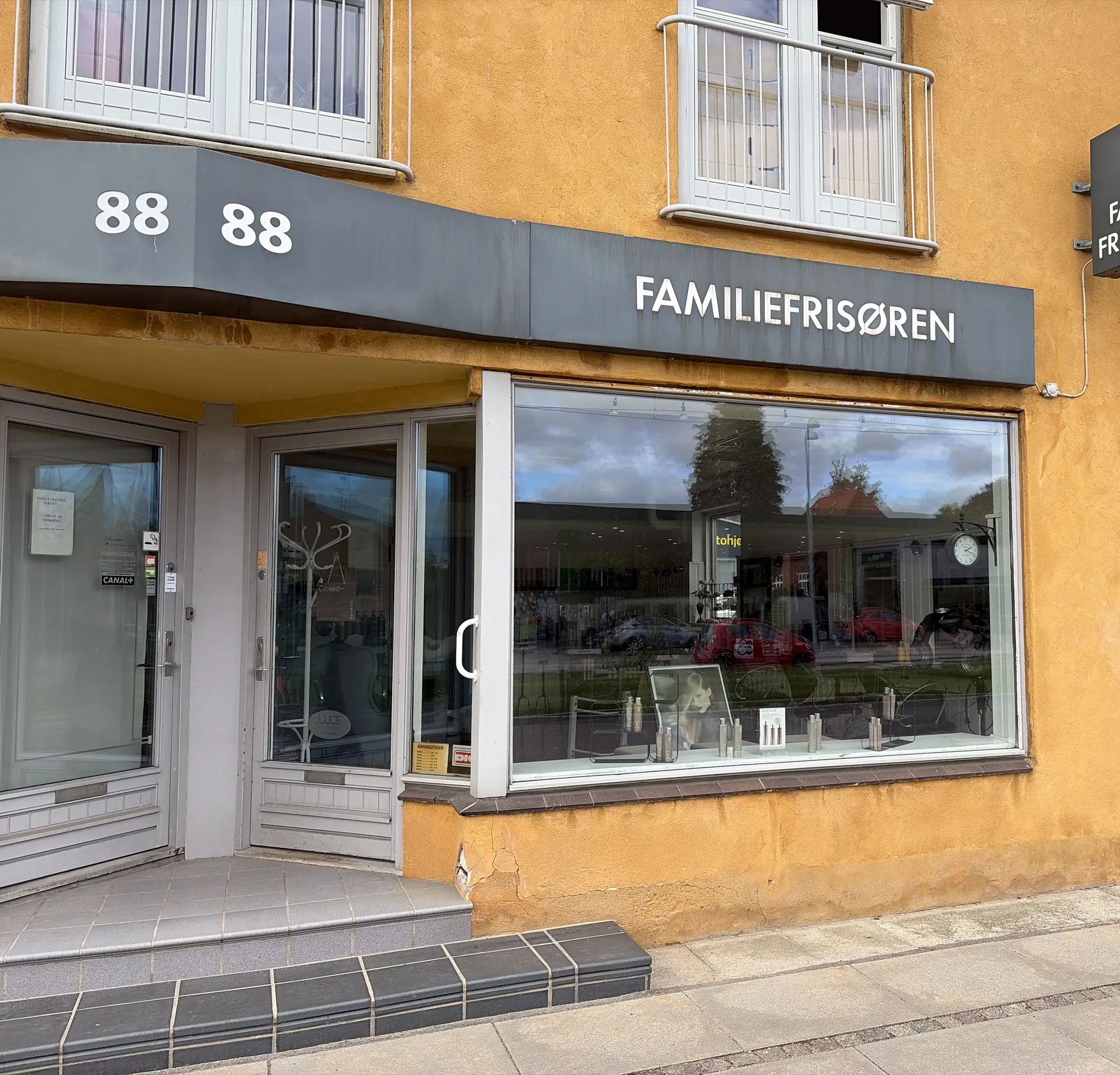 Salonen udefra på Buddingevej 88